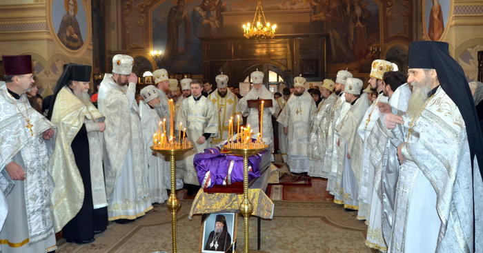 Відбулося відспівування спочилого єпископа Феодосія (Пайкуша) Відбулося відспівування спочилого єпископа Феодосія (Пайкуша)